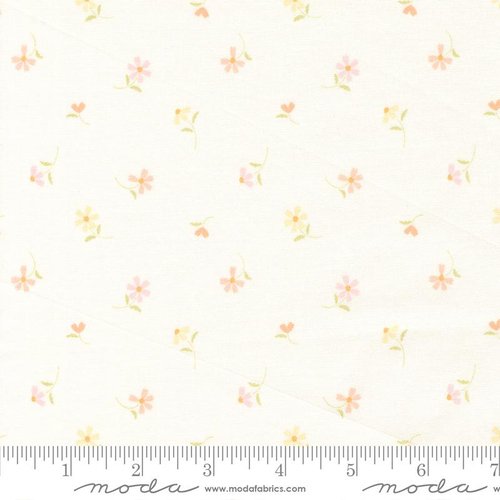 Dear Daisy Blossoms Cloud - Quilt Fabric