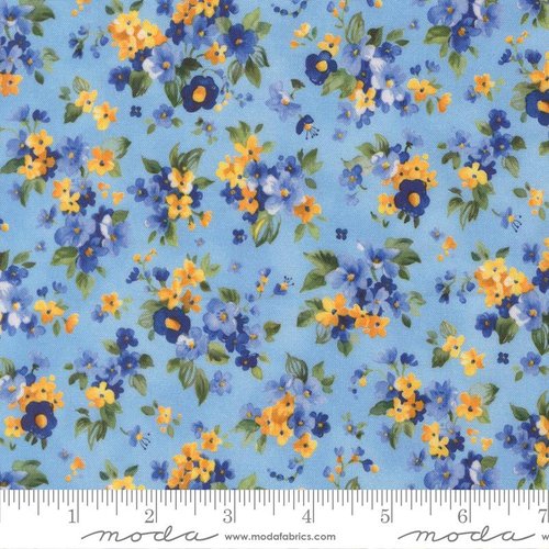 Summer Breeze 2027 Blooms Sky - Quilt Fabric