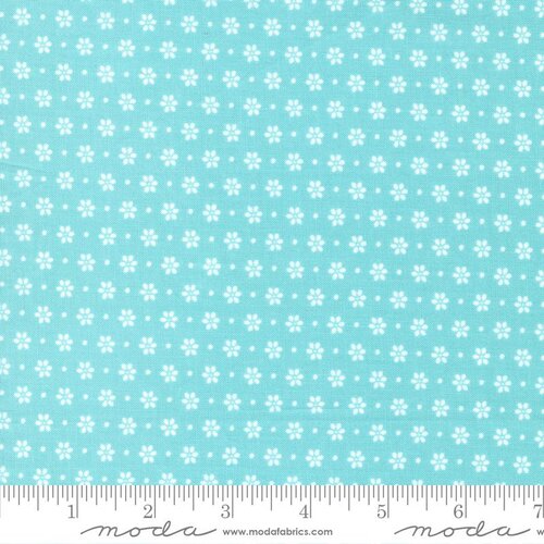 Bountiful Blooms Spray - Quilt Fabric