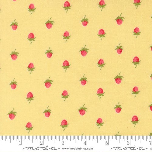 Bloomsberry Berry Buttermilk - Quilt Fabric