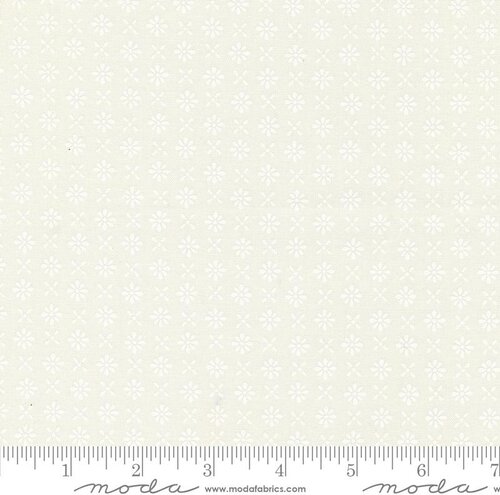 Red White Bloom Fireworks - Daisy White - Quilt Fabric