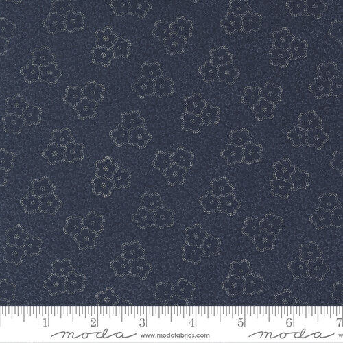 Clover Blossom Farm Bluebell - Clover - Quilt Fabric