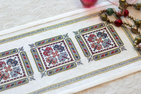 Kalamata Courtyard Table Runner - Cross Stitch Pattern