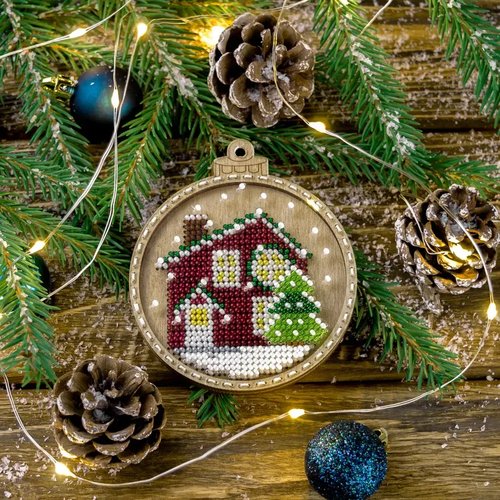 Festive House - Christmas Ornament Wooden Bead Kit