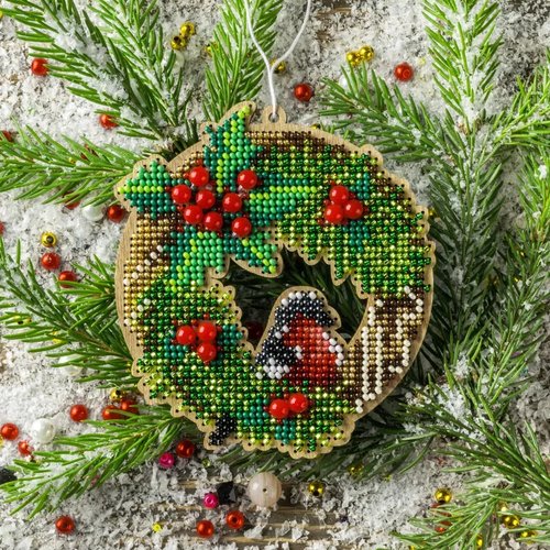 Wreath With Bullfinch - Christmas Ornament Wooden Bead Kit