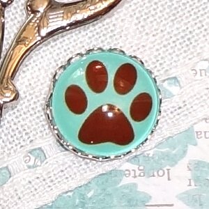 Paw Print Needle Minder