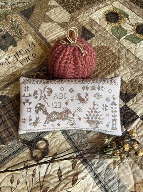Sassy Squirrel Pinkeep - Cross Stitch Pattern