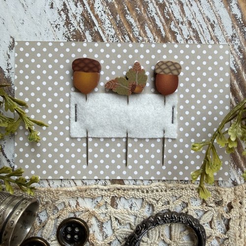 Acorns Pin Set