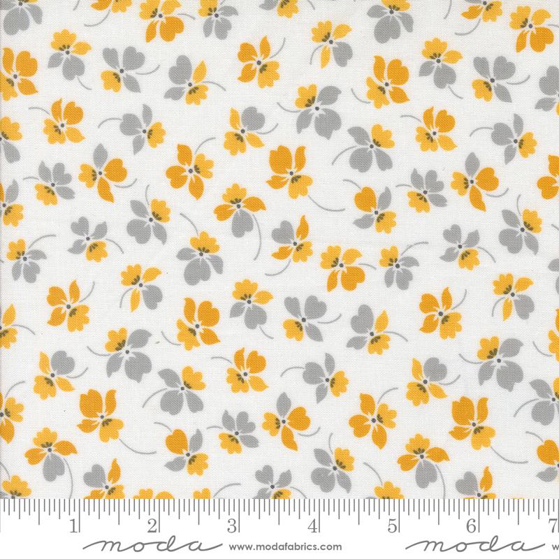 Color Crush Flower - Off White Honey - Quilt Fabric