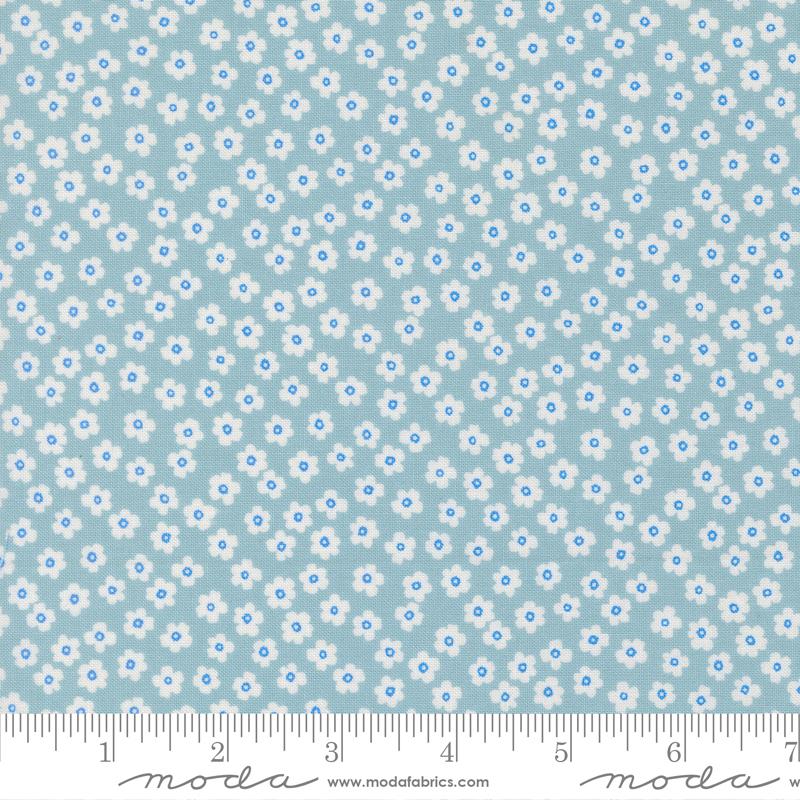 True To Hue Daisy Dusty Sky - Quilt Fabric