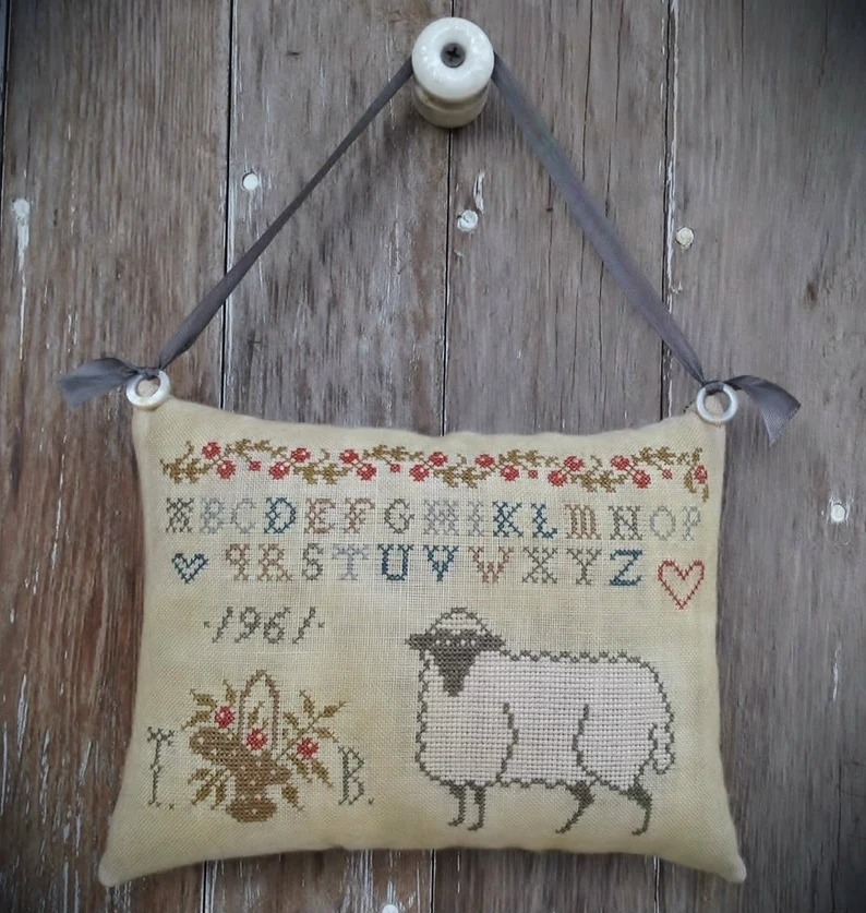 Pure in Heart Hanging Pinpillow - Cross Stitch Pattern