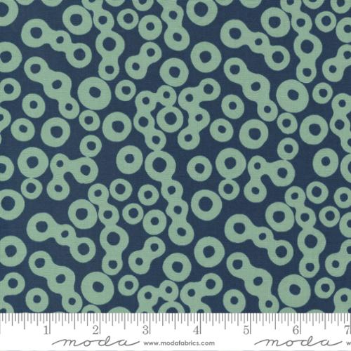 Frisky Floating Moody - Quilt Fabric