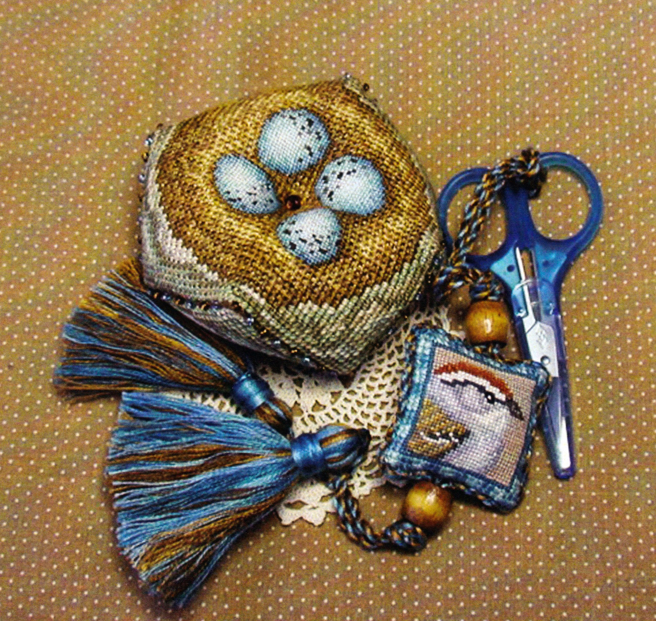 Chipping Sparrow Biscornest - Cross Stitch Pattern