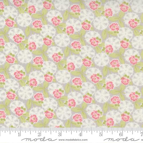 Cottage Linen Closet Pebble - Lacey Daisy - Quilt Fabric