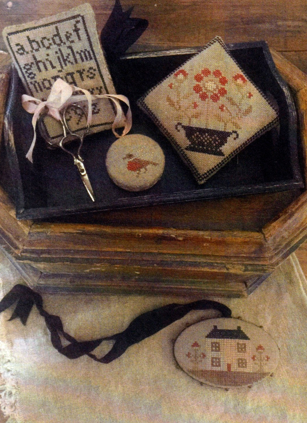 Farmhouse Sampler Pinkeep Pin Disk & Scissor Fob