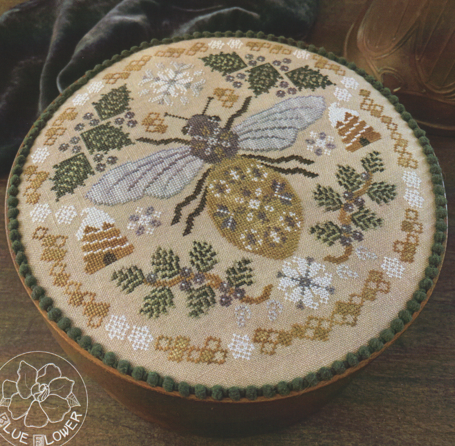 Sleeping Bee - Cross Stitch Pattern