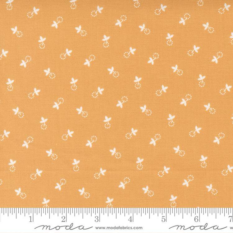 Cinnamon Cream Butterscotch - Berry Leaf - Quilt Fabric