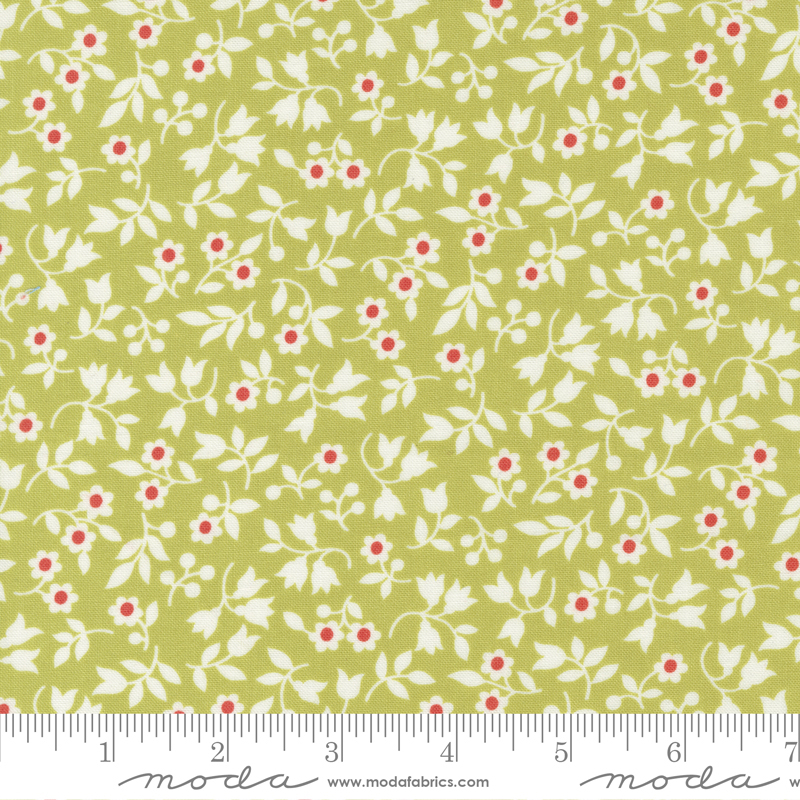Fruit Cocktail Apple - Berry Blooms Ditsy - Quilt Fabric