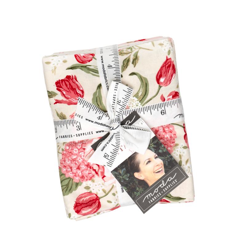 Je Taime - Valentines Fat Quarter Bundle, zoomed in. Select this picture to zoom back out.