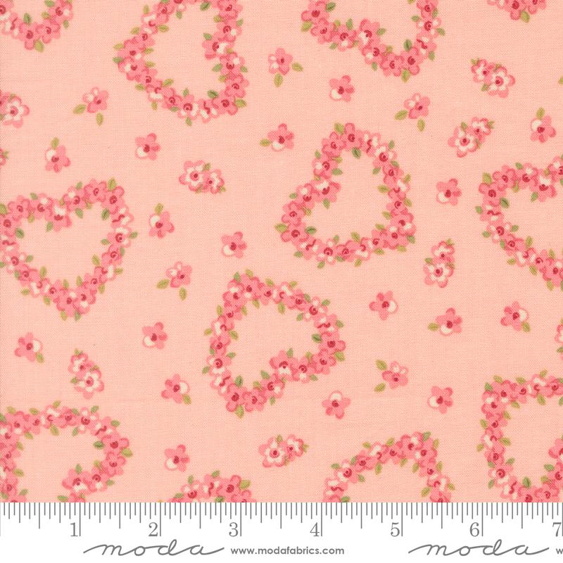Je Taime Wreath Blush - Quilt Fabric, zoomed in. Select this picture to zoom back out.