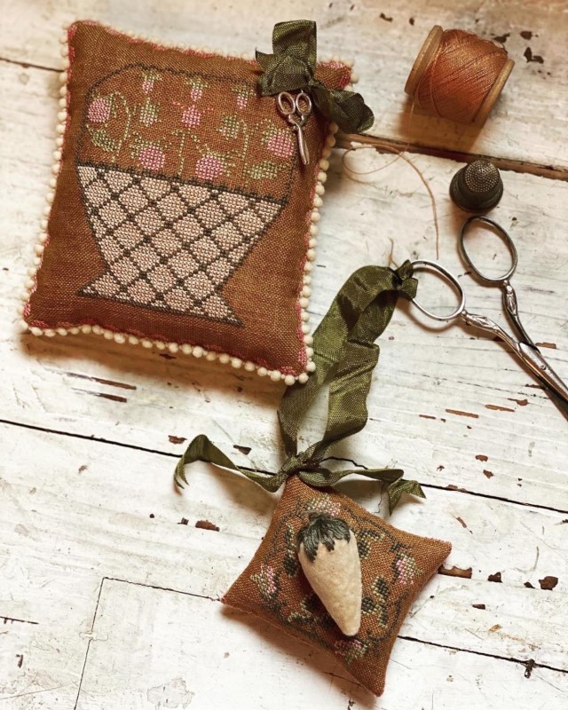 Strawberry Pinkeep & Scissor Fob - Cross Stitch