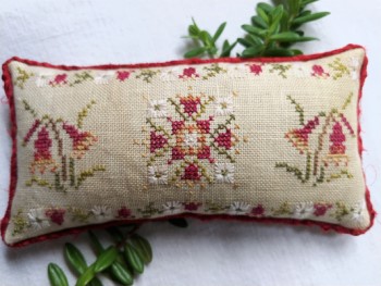 Christmas Bells Pinkeep - Cross Stitch Pattern