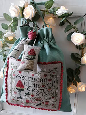 Ornement Fraises - Cross Stitch Pattern