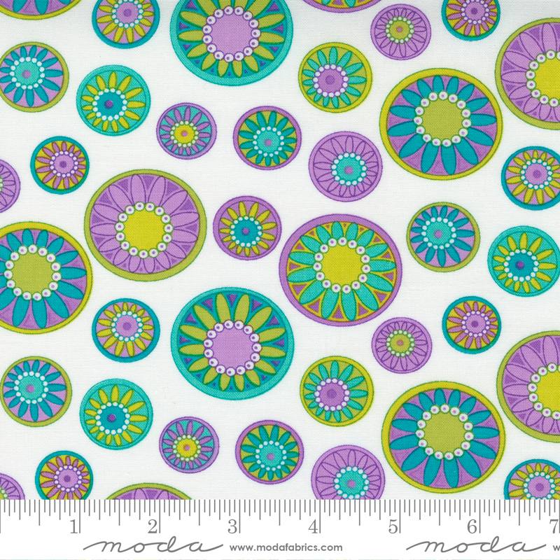 Petal Power Wow White - Quilt Fabric