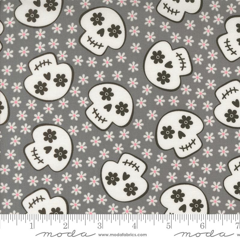 Fab Boo Lous Skulls Shadow - Halloween Quilt Fabric