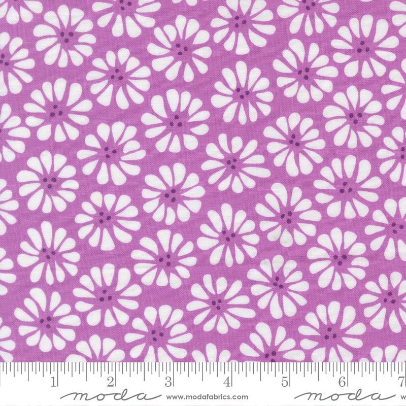 Pick Me Lazy Daisy Lilac - Quilt Fabric