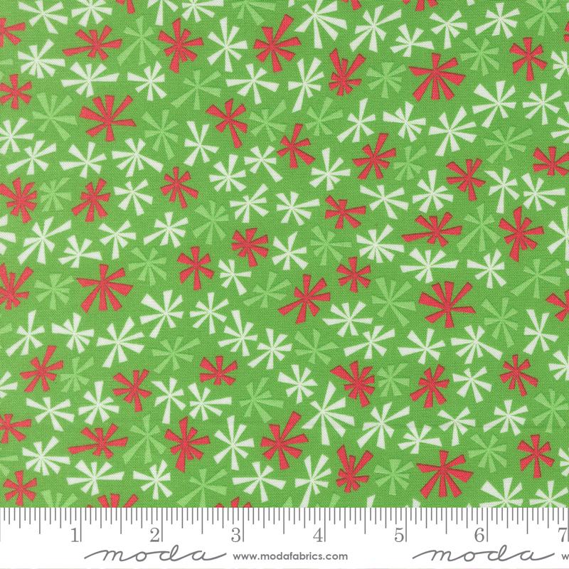 Snow Time Snowflakes Hollyleaf - Quilt Fabric