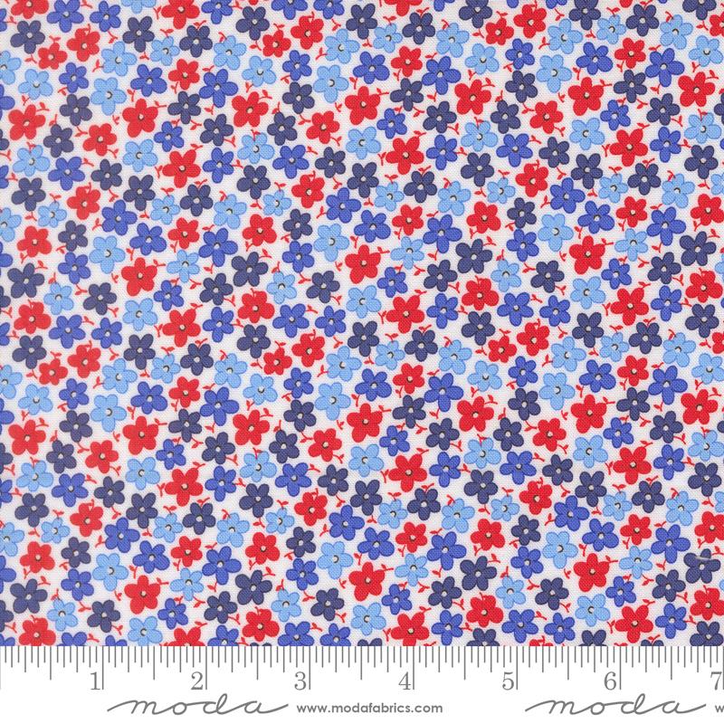 On The Porch Blossoms Cloud - Quilt Fabric, zoomed in. Select this picture to zoom back out.