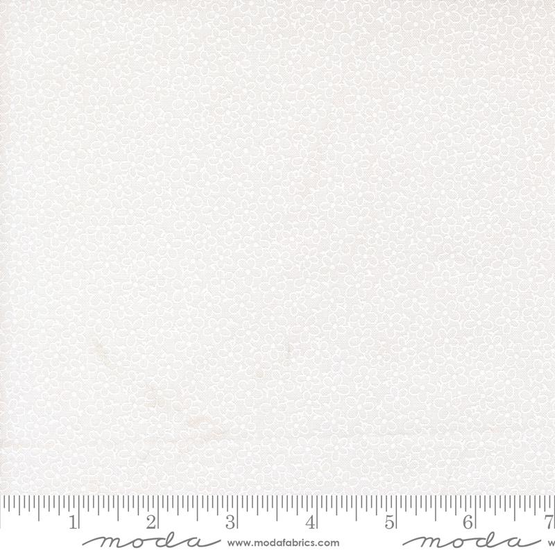 On The Porch Blossoms Cloud White - Quilt Fabric, zoomed in. Select this picture to zoom back out.