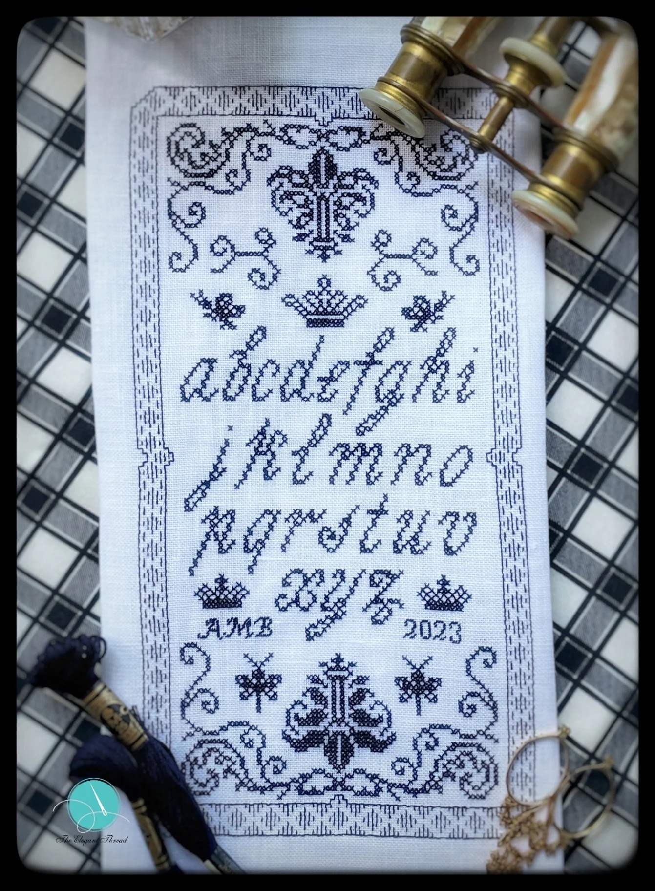 L'Enchantillonneur Noir - Cross Stitch Pattern