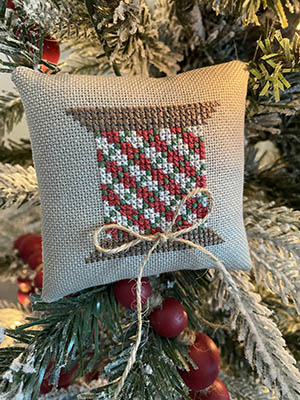 Christmas Plaid Spool - Cross Stitch Pattern