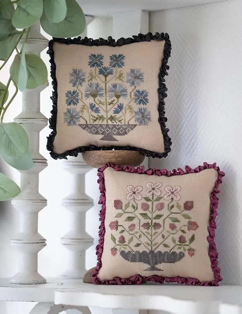 Bouquet Fraises et Bleuets - Cross Stitch Pattern