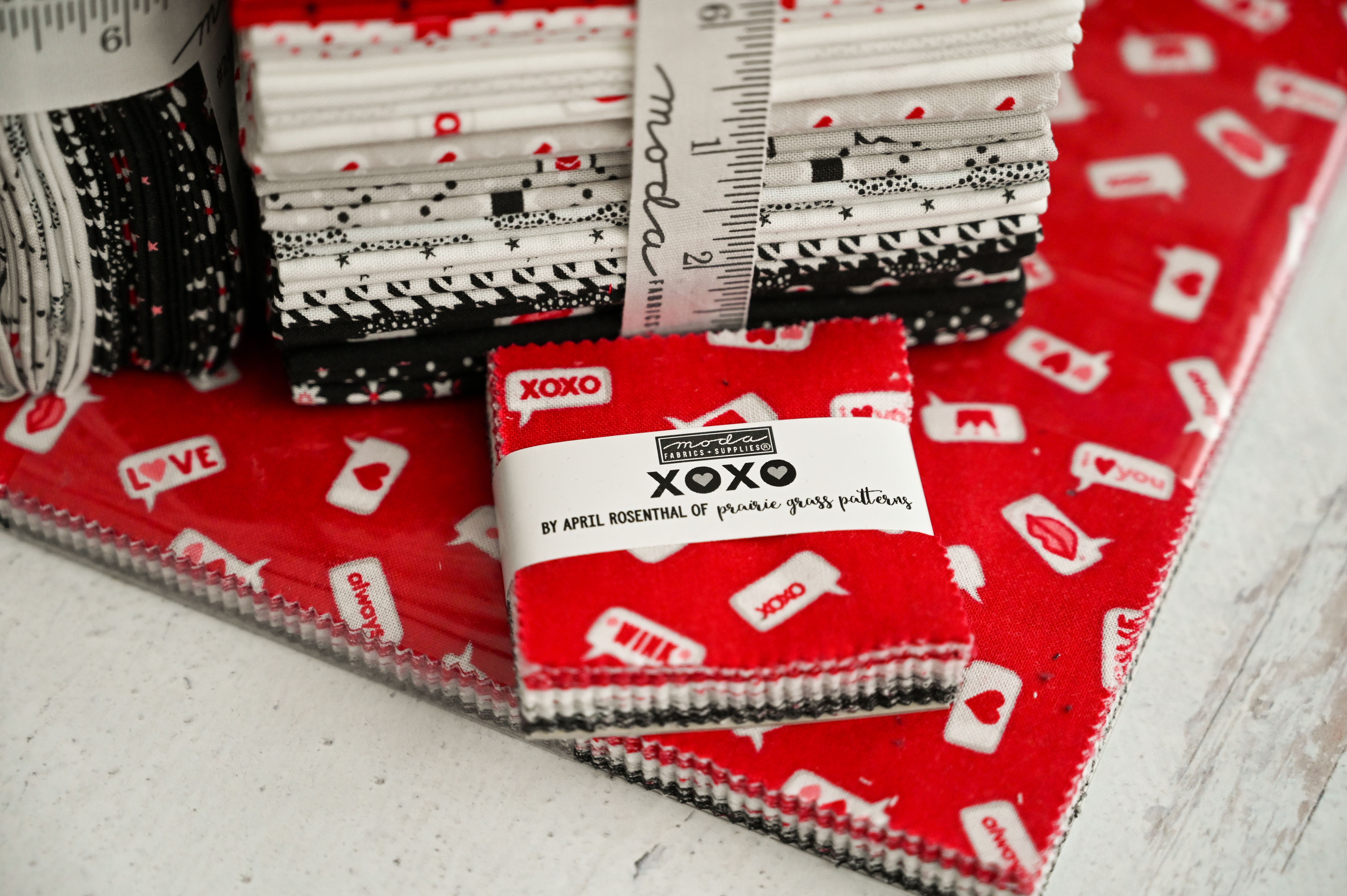 XOXO Hearts - I Heart You Lace - Quilt Fabric