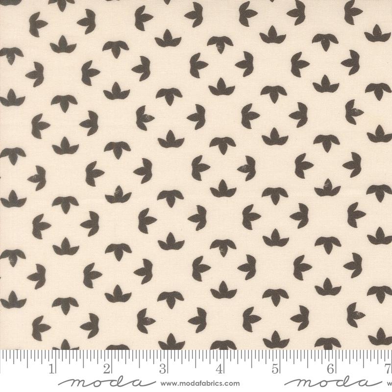 Imprint Floral Ivory Iron - Quilt Fabric