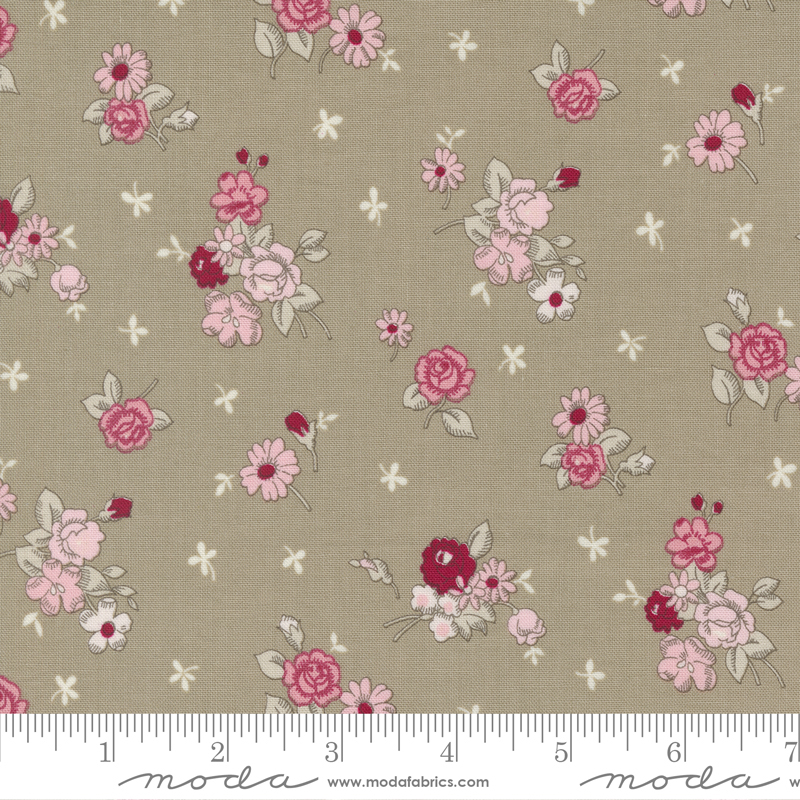 Sugarberry Weathered Teak - Berry Blooms - Quilt Fabric