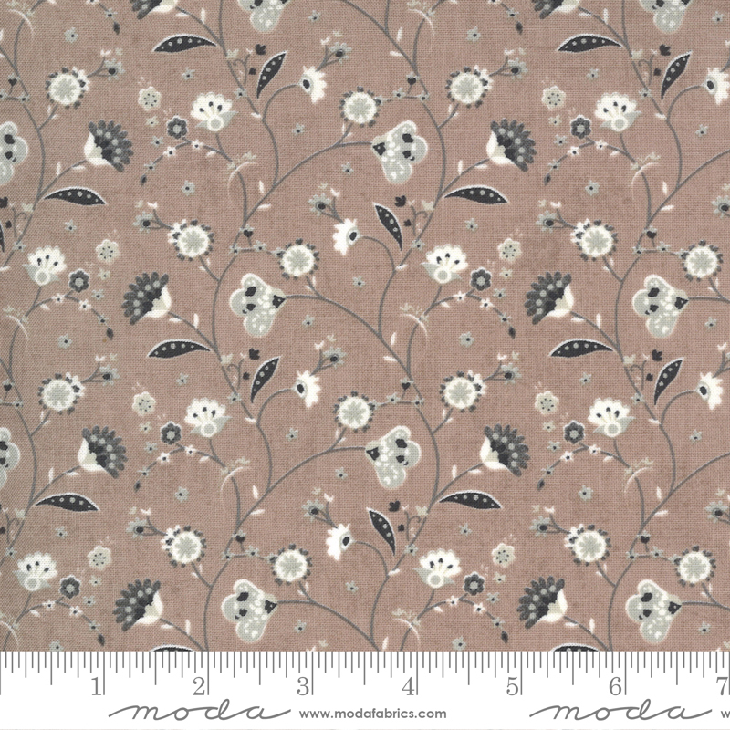 Boudoir Roebuck - Salon Vine - Quilt Fabric