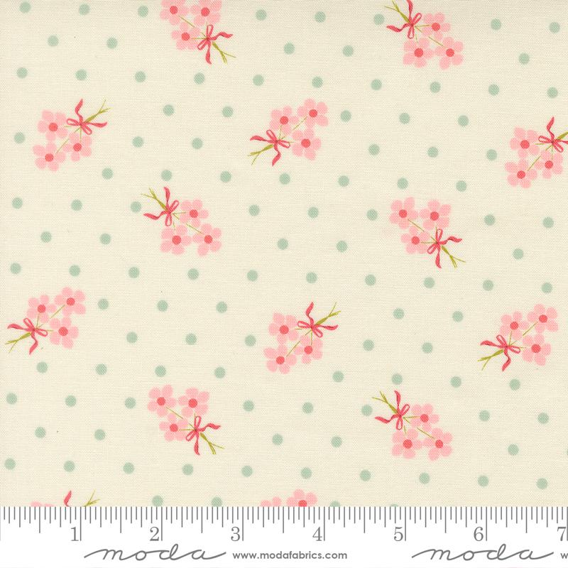 Lyda Rose Bouquet Porcelain - Quilt Fabric