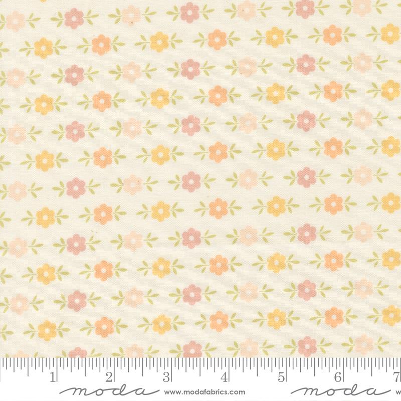 Dear Daisy Floral Cloud - Quilt Fabric, zoomed in. Select this picture to zoom back out.