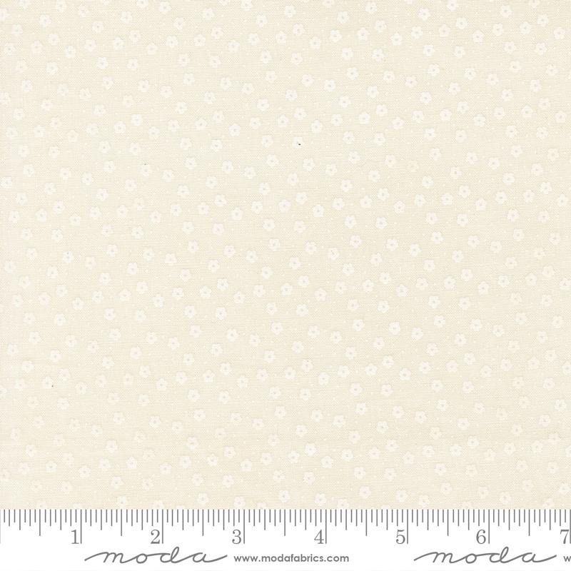 Dear Daisy Dots Cloud White - Quilt Fabric, zoomed in. Select this picture to zoom back out.