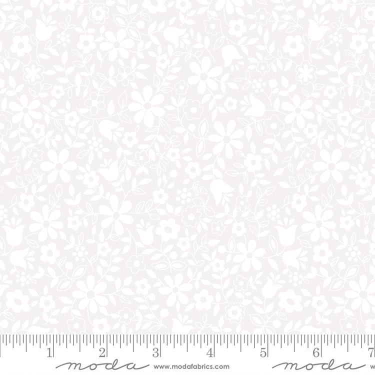 Whispers Flower Patch White - Quilt Fabric