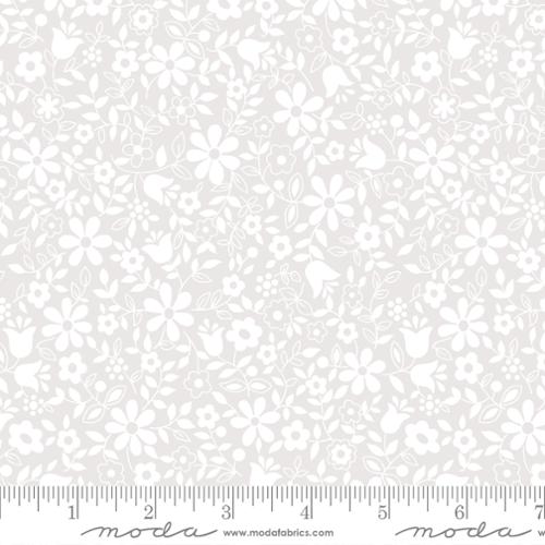 Whispers Flower Patch Feather - Quilt Fabric
