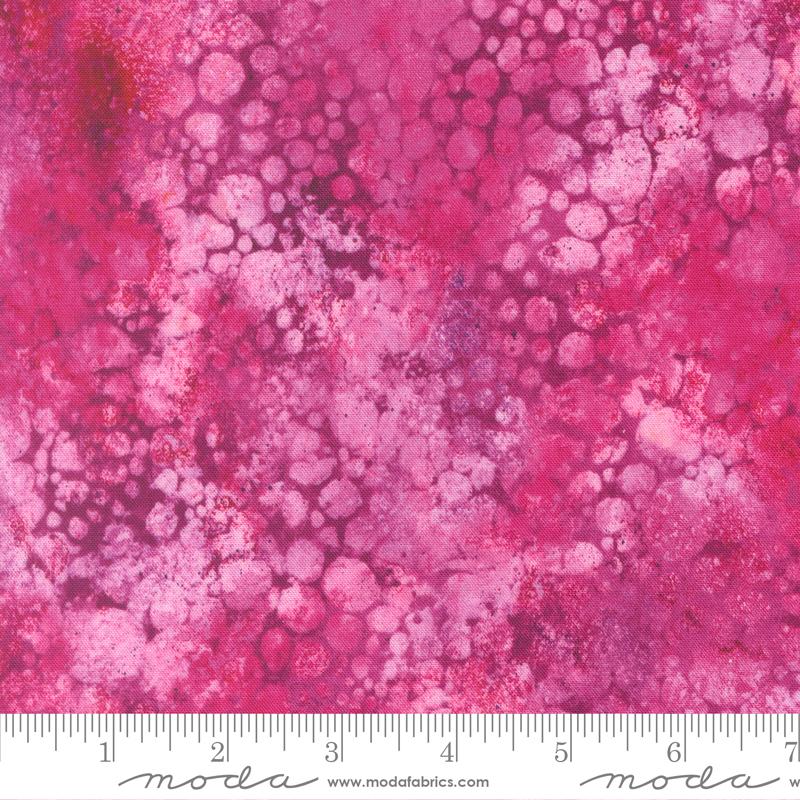 Gradients Gallery Splatters Raspberry - Quilt Fabric