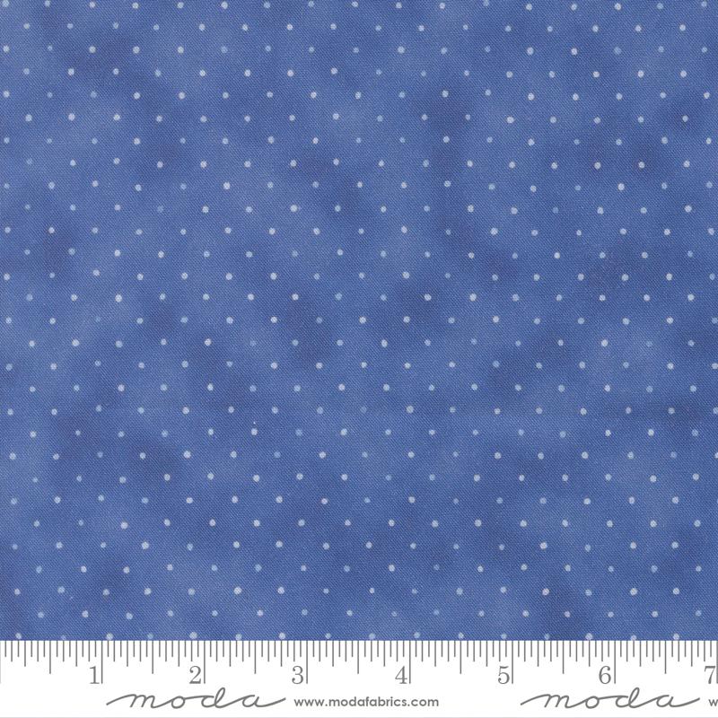 Summer Breeze 2027 Dots Cornflower - Quilt Fabric, zoomed in. Select this picture to zoom back out.