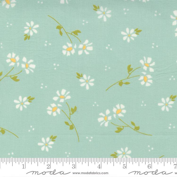 Seashore Drive Sky - Daisy - Quilt Fabric