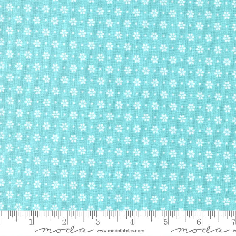 Bountiful Blooms Spray - Quilt Fabric