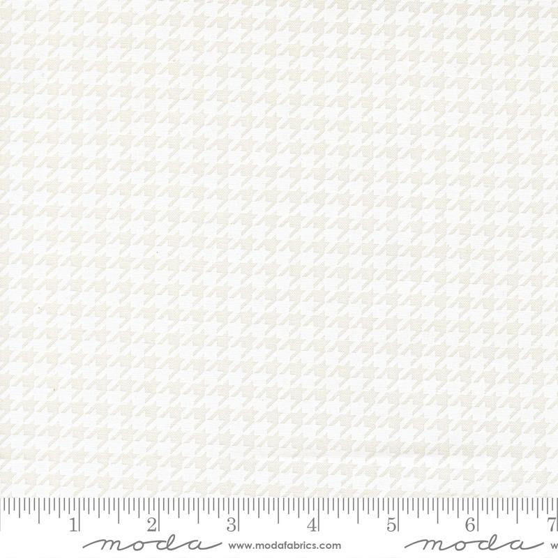 Poinsettia and Pear Houndstooth Cloud White - Quilt Fabric